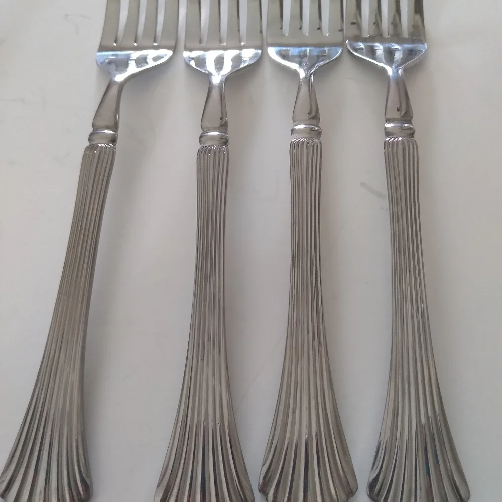 Wesley Forge 32 pcs. Flatware knife Spoons, Dinner Forks